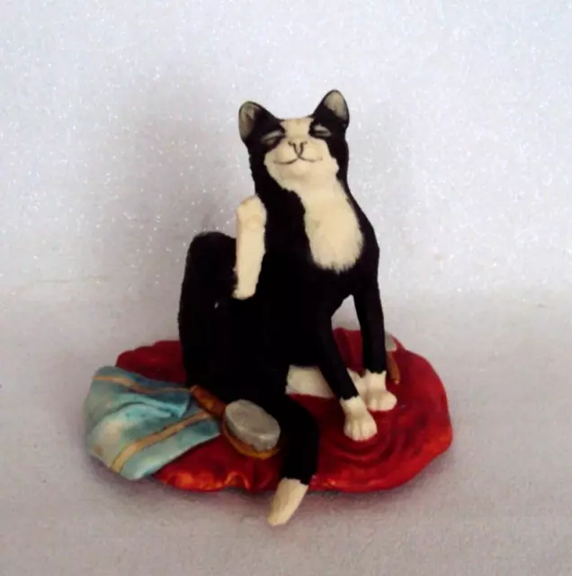 Border Fine Arts Cat Scratching. Black & White Cat. Signed J Boyt. Vintage 1984.