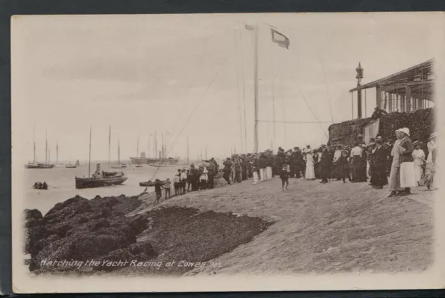 Isle of Wight Postcard - Watching The Yacht Racing at Cowes   RS12508