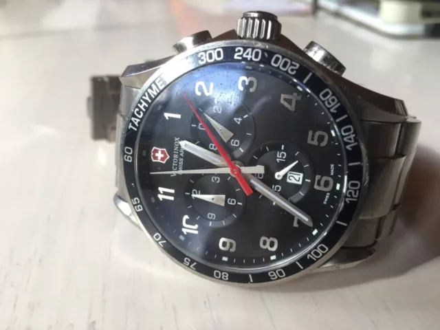 RARE VICTORINOX SWISS Army 241261 Titanium Watch Great Design Look