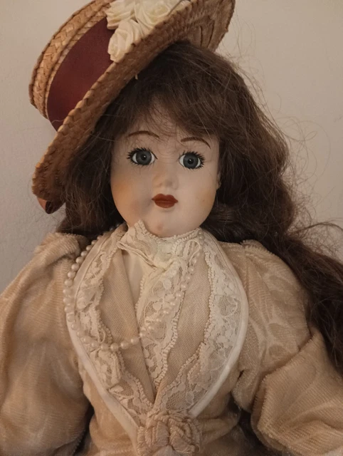 Hamilton Collection 19 Amelia 0719d Poupée De Porcelaine Pas De Peluche Hamilton Collection 19 Amelia 0719d Poupée De Porcelaine Pas De Peluche