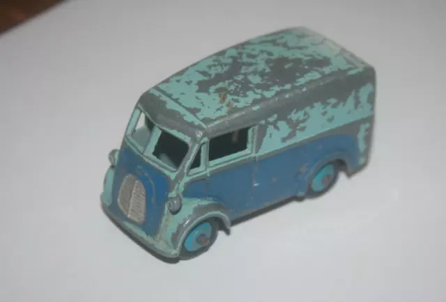 Dinky Toys - Morris - Miniature ancienne ( a restaurer )