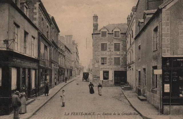 CPA 61 - LA FERTE-MACE (Orne) - Entrance to the Grande Rue (City Hall Café)