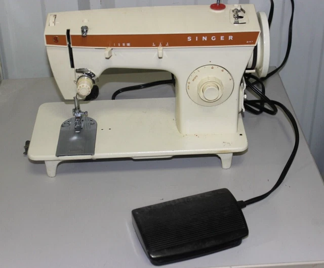 VINTAGE SINGER ZIG Zag Sewing Machine 247 Portable W/ Foot Pedal