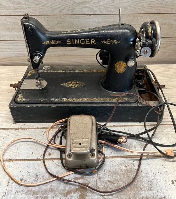 1925 HEAVY DUTY Vintage Singer 66 Sewing Machine Denim Leather Ornate