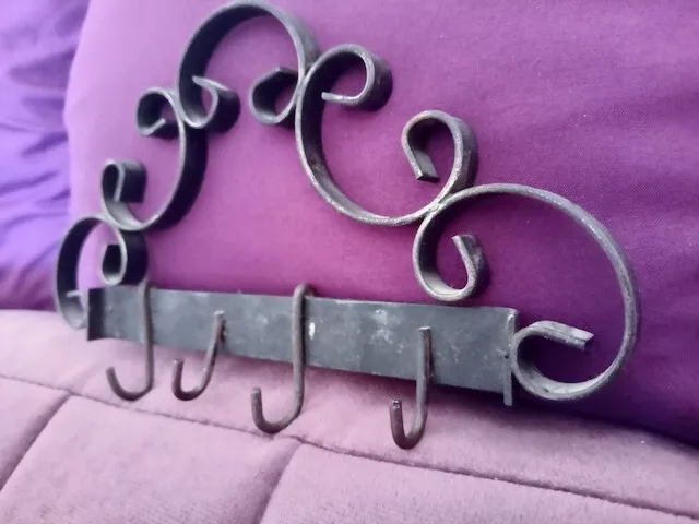 Hübsche antike Garderobe aus Eisen, Haken, Metall, Schlüssel B: 21cm, H: 12,5 2