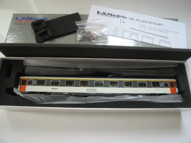 ROCO VOITURE VOYAGEURS 2ième classe EUROFIMA C1 orange SNCB 44661-4 (n°1bis) EUR 40,00 - FR