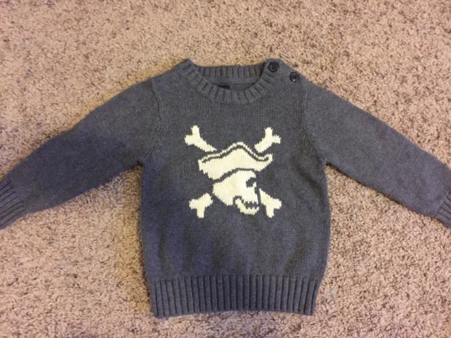 Pull à manches longues pirate en tricot gris bébé Gap taille 2T crâne Halloween 2