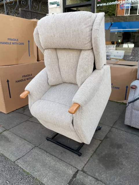 Celebrity Canterbury  Standard Size Dual Motor Riser  Recliner in Dalby Natural
