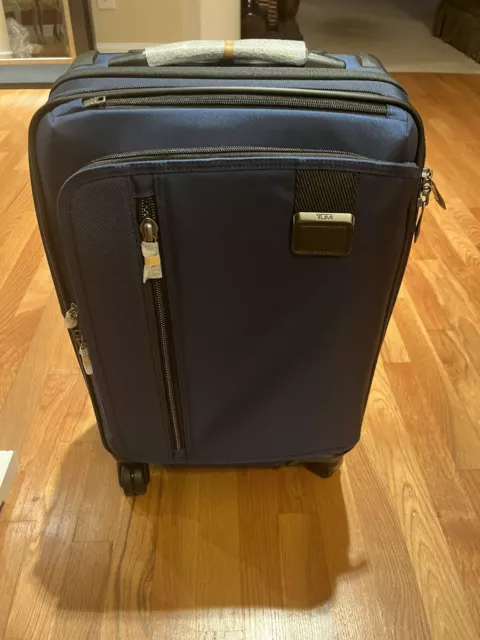 Tumi Merge International Carry On Luggage Expandadle  NAVY BLUE