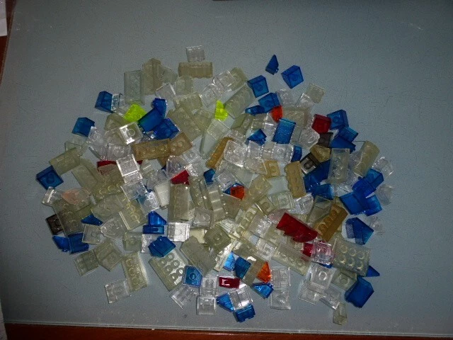 Lego Lot + 200 Tuiles Classiques, Differentes Couleurs En Translucide