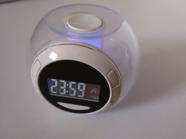 Reveil veilleuse avec de multiples ambiances lumineuses de couleurs