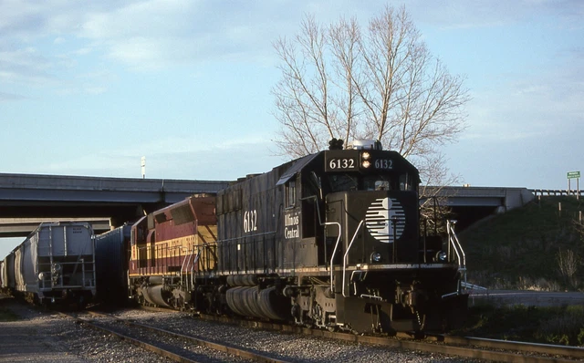 W: Orig Slide IC Illinois Central SD40-2 #6132+1 w/Train - Neenah WI - 2004