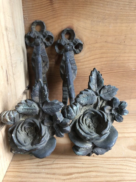 PAIRE DE CANDELABRES ROCAILLE EN BRONZE DORE - Remparts antiquités