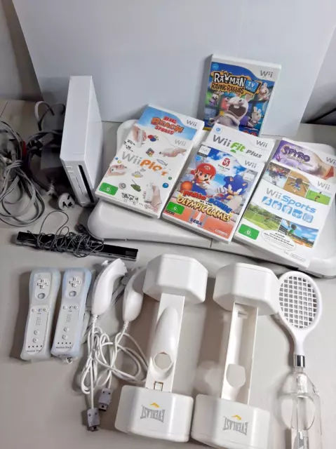 Nintendo Wii Console Bundle Fit Board, Controllers, Nunchuks, 7 Games, Dumbbells