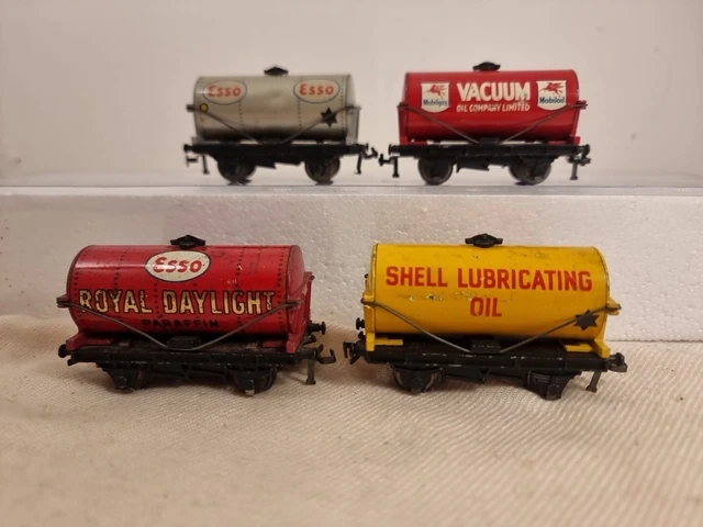 4x HORNBY DUBLO OO GAUGE TANK WAGONS Diecast/tin 3 RAIL BP Has Slight Dent