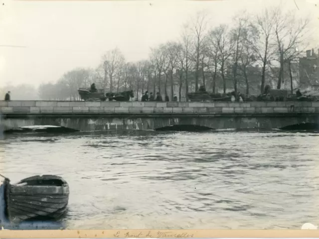 France, Inondations à Caen, Le Pont de Vaucelles, ca.1910, Vintage silver print