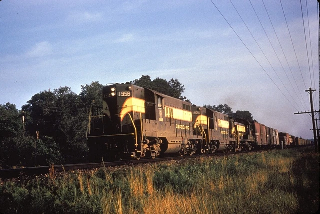 Seaboard Air Line (SAL) - GP9 - #1958 - Duplicate 35mm Slide