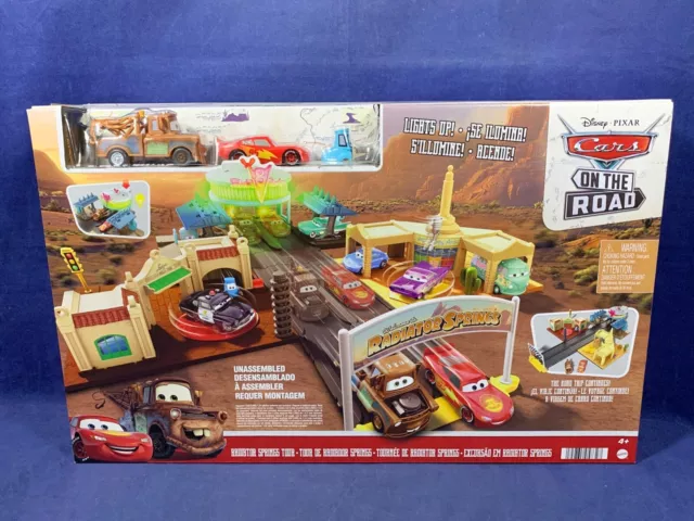 RADIATOR SPRINGS TOUR PLAYSET Pixar Cars ON THE ROAD Flo's V8 Lights Up MATER