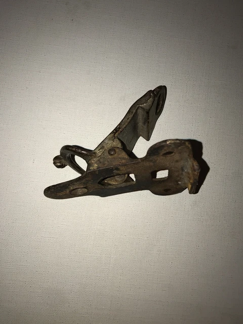 Vintage Cast Iron Barn Door Latch ALLIGATOR L8 Used  * Pull Chain Missing 4