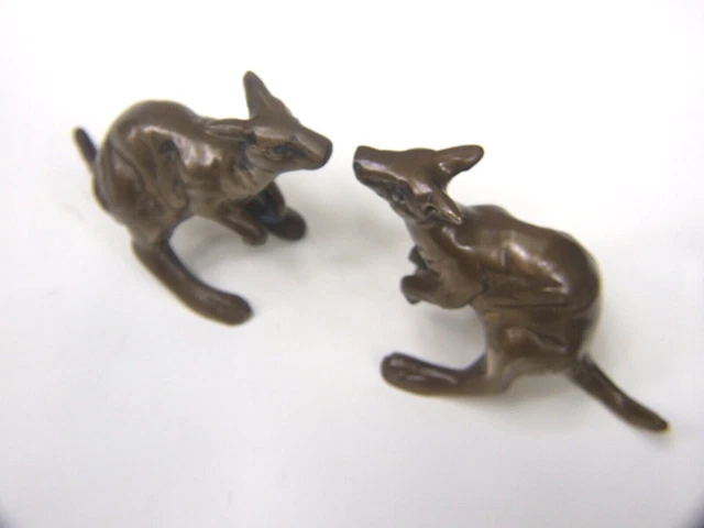 PAIR of VINTAGE CAST BRASS METAL AUSTRALIAN KANGAROO STATUE FIGURINES
