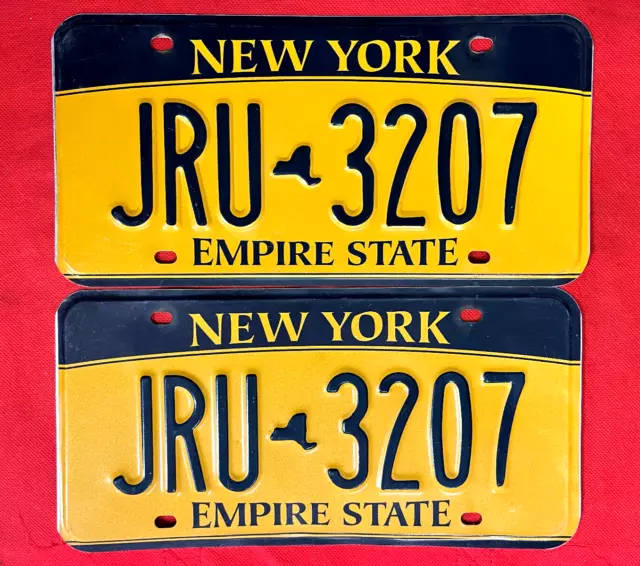New York License Plate Pair JRU 3207 .... Expired / Crafts / Collect / Specialty