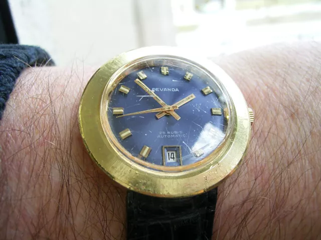 Große 70er Jahre Pevanda Automatic mit Nautilusblauen Zifferblatt und ETA 2782