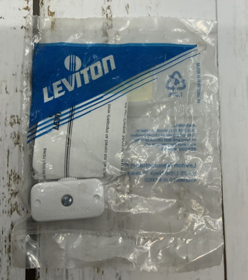 Leviton White Feed-Thru Rotary Switch (C24-00423-3KW)