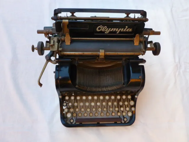Alte Schreibmaschine OLYMPIA