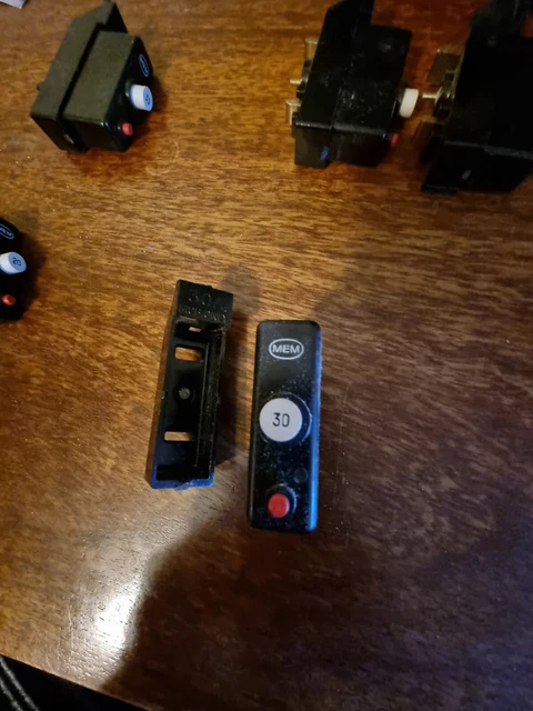MEM 30A PLUG In Push Button Fuse / Circuit Breaker 30 Amp With Base. £ ...