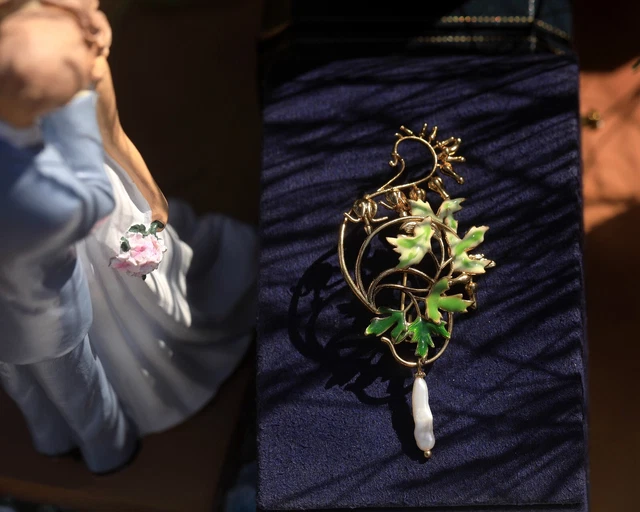 Broche Art Nouveau Fleur De Lotus Avec Feuilles, Perles Culture Et Plaqué Or/argent - Réf. XZ19