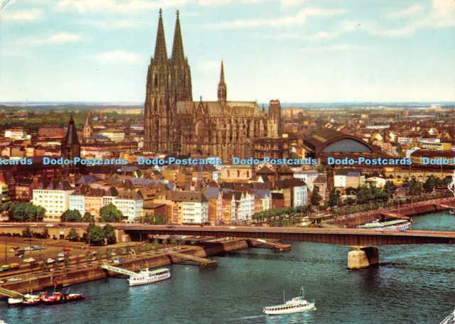 D040744 Koln am Rhein. Blick auf die Altstadt. Mit Dom und Deutzer Brucke. Hans