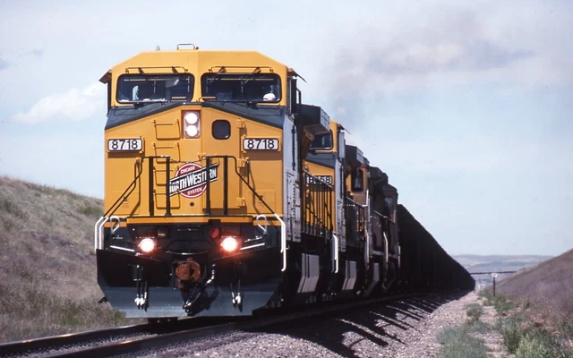 Chicago & North Western D9-44CW 8718 wTrain Orig Kodachrome Slide G4