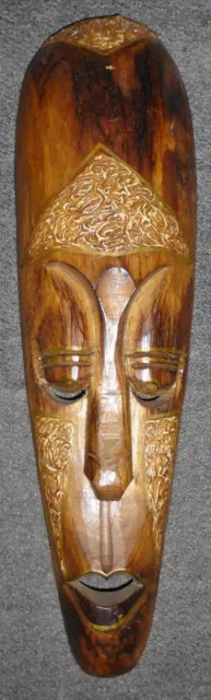 A Superb Unusual African Hand Carved & Decorative Wall Hanging Mask (M1-21)