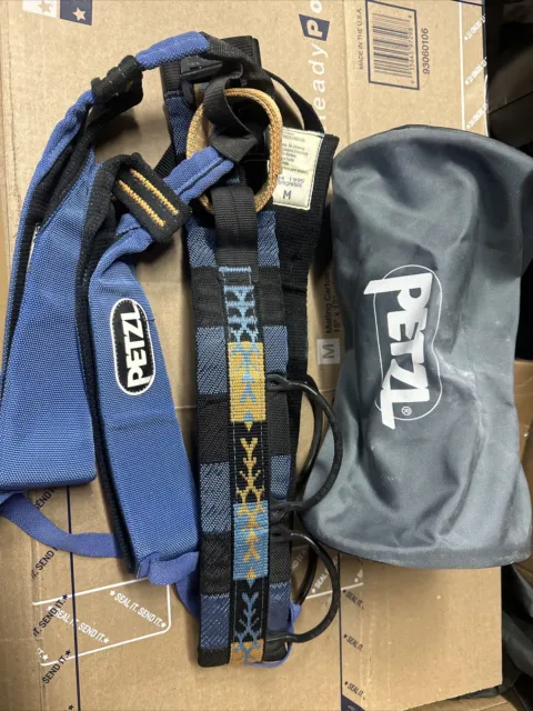 PETZL 38920 Crolles Climbing Harness SIZE-M Medium Pre-Owned with storage bag