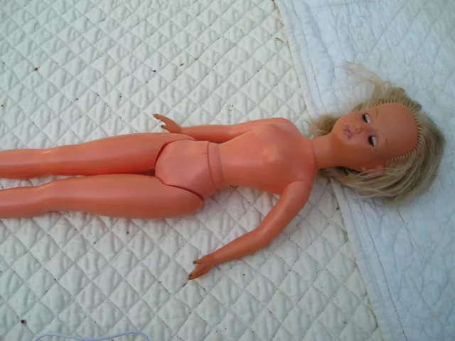 grande poupée mannequin ancienne marque gégé de 50cm