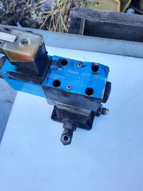 Vickers DG4V-3-2A-Y-M-U-H7-60 24V Solenoid Valve, Hydraulic Directional Control
