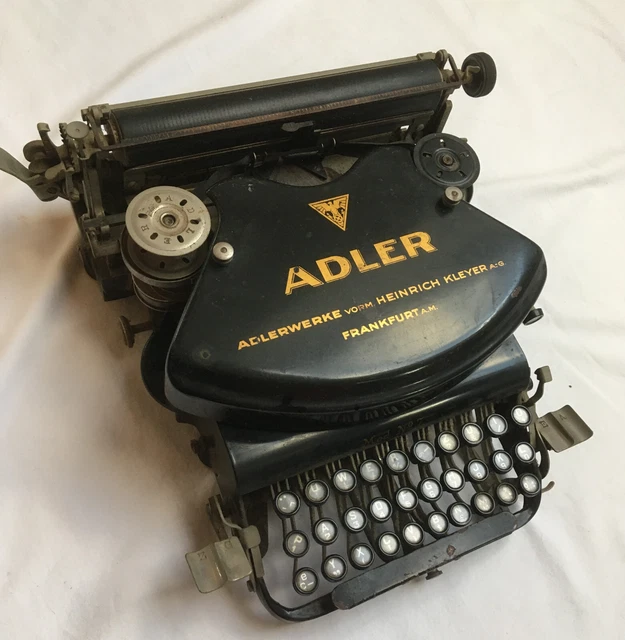 Historische Adler Schreibmaschine
