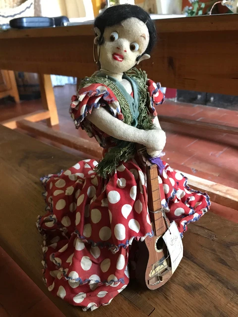 Vintage poupée en feutrine - France