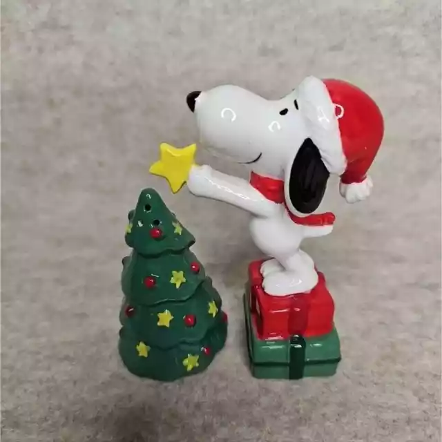 Hallmark Peanuts Snoopy Santa & Christmas Tree Salt & Pepper Shakers New No Box