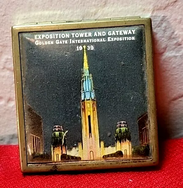 1939 Golden Gate International Exposition GGIE Beautiful Make-up Compact JRR10