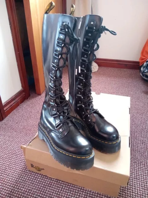 Dr martens canada xl outlet