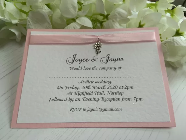 10 Wedding Invites - Silver Daisy Charm With Pink Ribbon - Daytime Or Evening