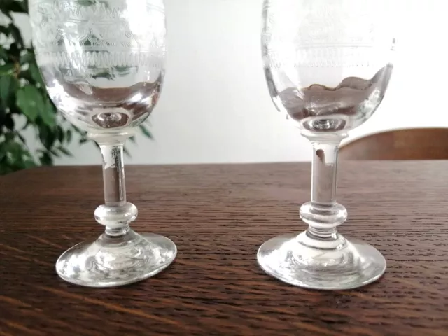 Lot De 2 Verres À Liqueur Gravés Maison Thouvenin Pied Balutre Début Xxe Siècle 3