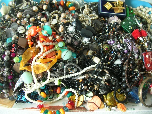 Lot De Bijoux Fantaisie Vintage - Colliers, Montre, Bracelets, Perles - Occasion