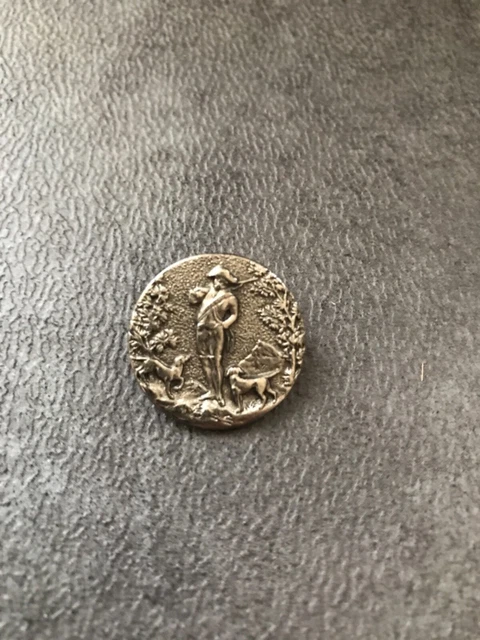 Ancien Bouton De Veste De Chasse Décoré De Deux Chiens D'arrêt - Métal Argenté