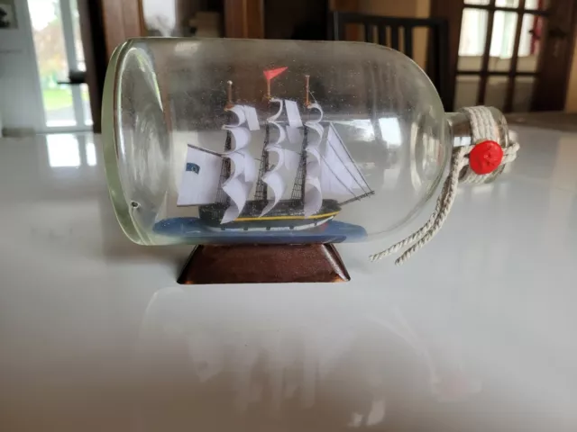 Petite bouteille bateau en verre