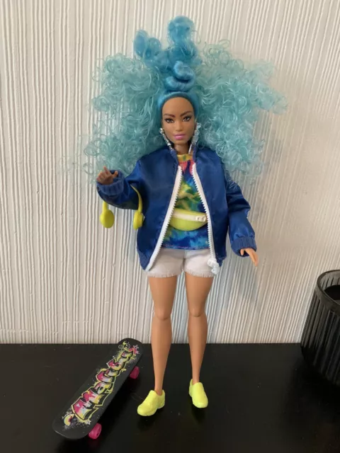 Barbie Curvy Fashionista Extra Doll Blue Hair And Skateboard
