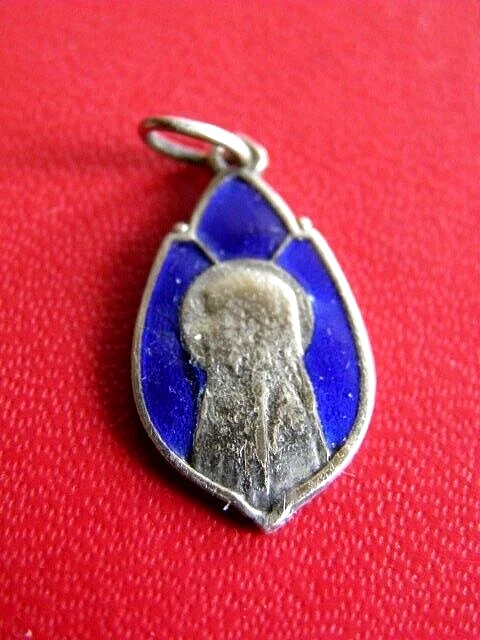 Medaille Religieuse Ancienne. Notre Dame De Lourdes. Metal Argente.
