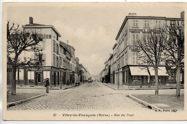 VITRY LE FRANCOIS - Marne - CPA 51 - Rue du pont - Magasin de chaussures