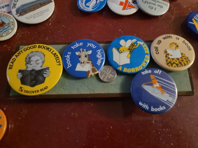 Book Vintage Metal Badges X5 1980s (W